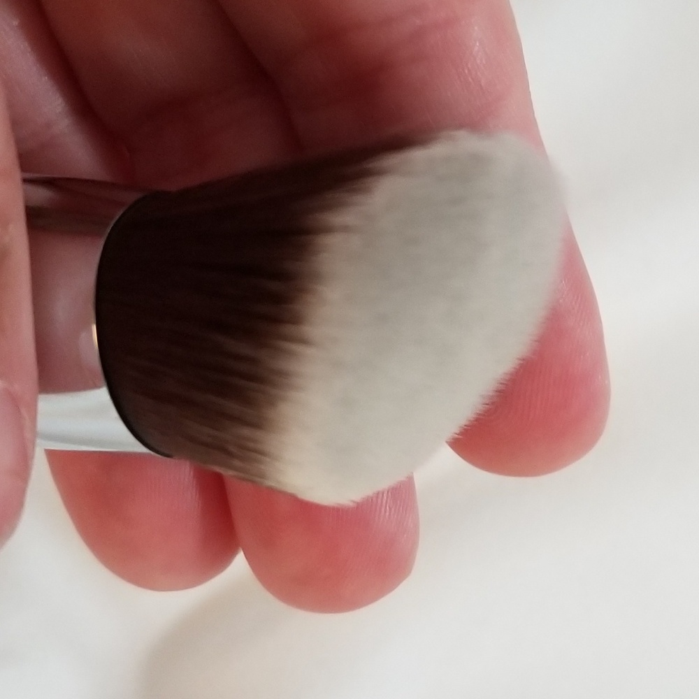 POWDER BAKING ANGLED KABUKI BRUSH - Picture 5 of 8
